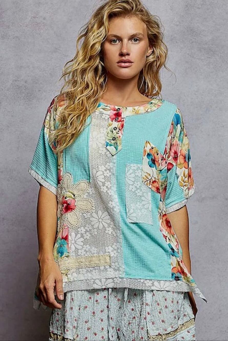 POL - Round Neck Short Sleeve Floral Knit Rib Top - Large